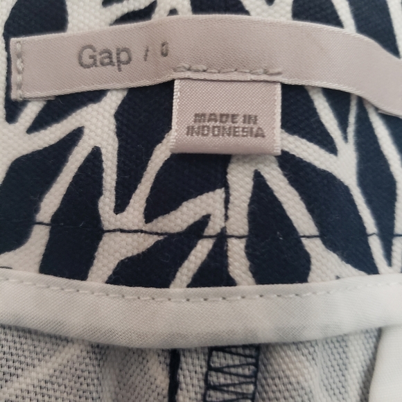 NWTGap Sz 0 Clean Front Shorts - Picture 10 of 13